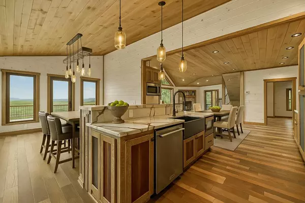 Blue Ridge, GA 30515,470 Skylight Drive