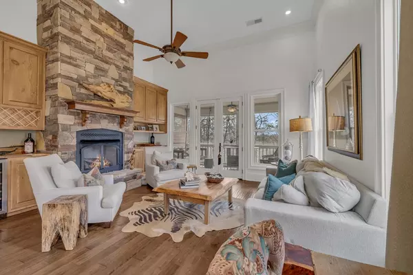 Hayesville, NC 28904,352 Licklog Ridge