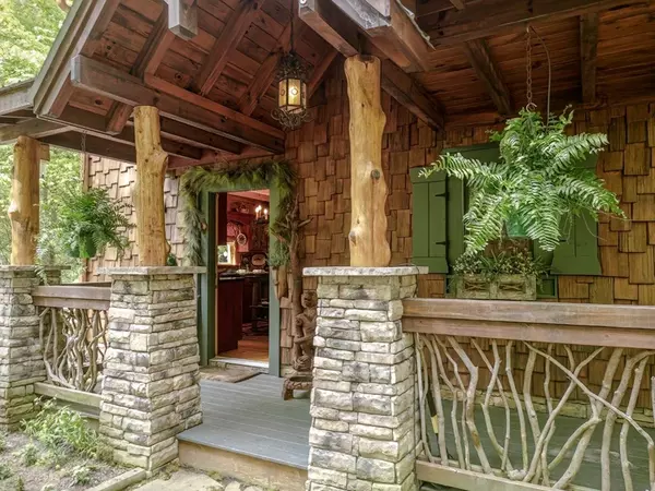 Ellijay, GA 30540,360 Cascade Point