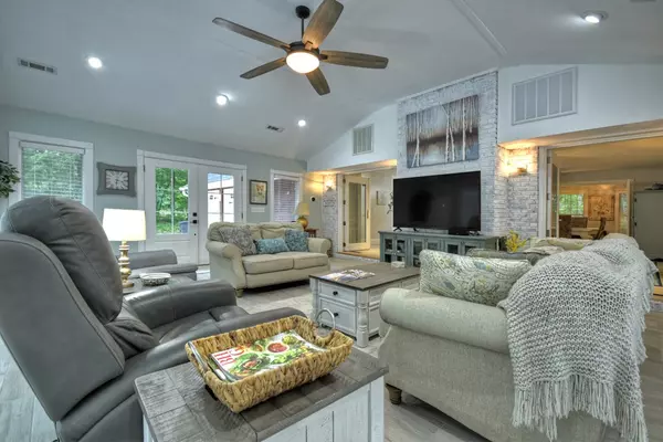 Blue Ridge, GA 30513,76 White Oak Drive