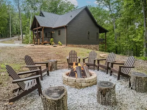 1085 Dills Road, Blue Ridge, GA 30513