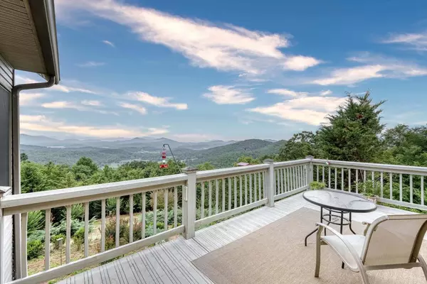 Hayesville, NC 28904,645 Double Knobs Drive