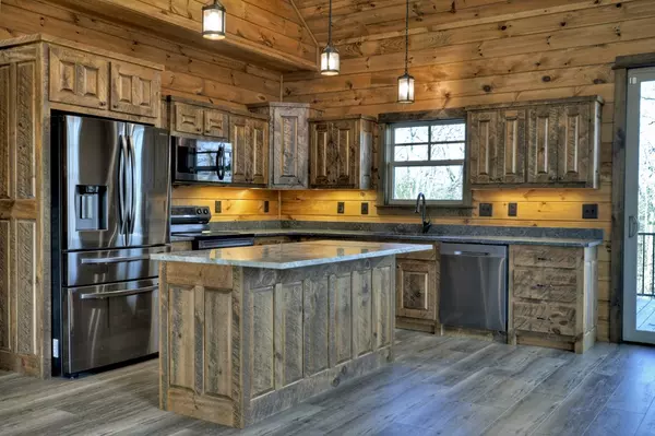 Mineral Bluff, GA 30559,250 Wolf Creek Mountain Road