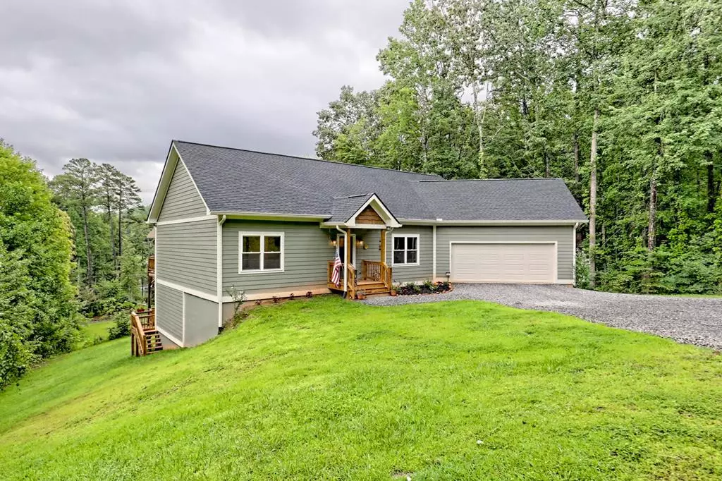 Hayesville, NC 28904,1060 Chatuge Village Circle