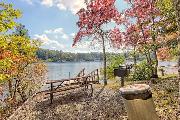 Hayesville, NC 28904,1060 Chatuge Village Circle