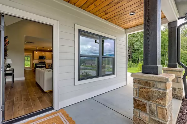 Young Harris, GA 30582,92 Mctyeire Drive