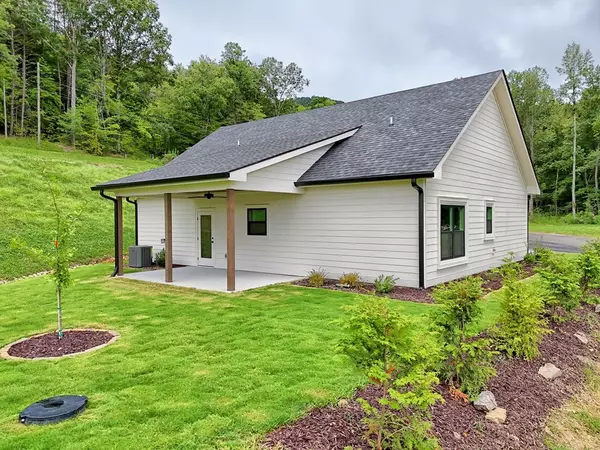 Young Harris, GA 30582,83 Mctyeire Drive