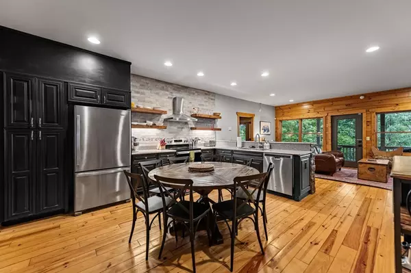 Blue Ridge, GA 30513,837 Price Road