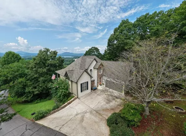 Hayesville, NC 28904,343 Dan Knob Drive
