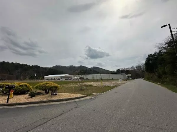 Murphy, NC 28906,96 Holiday Dr.