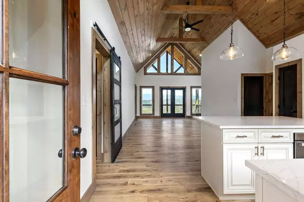 Ellijay, GA 30536,460 Back Pine Way