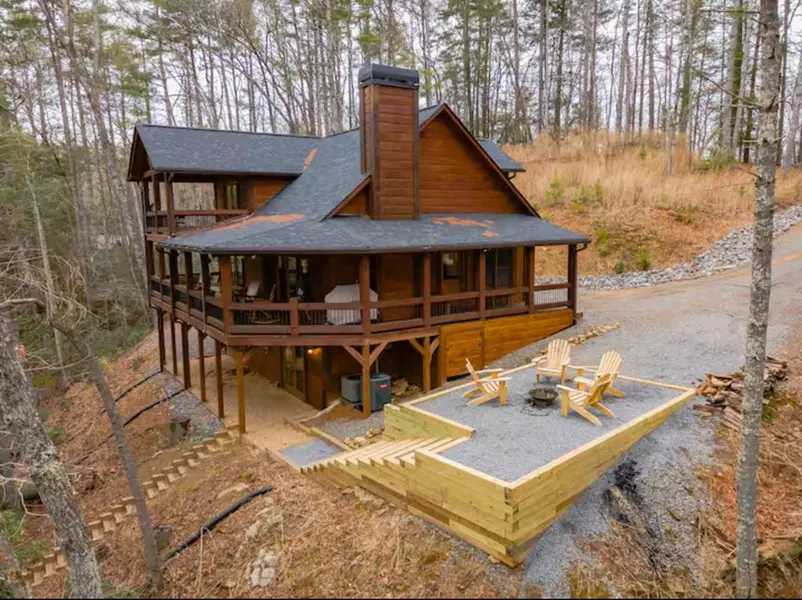 1095 Fir Lane, Ellijay, GA 30540