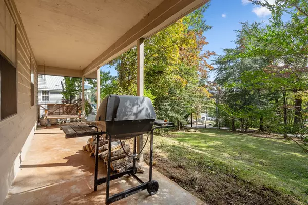 Hiawassee, GA 30546,2015 Pine Lake Road