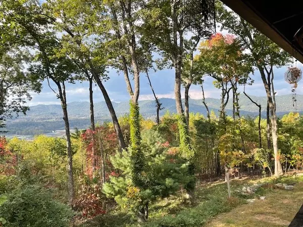 Blairsville, GA 30512,911 Summit Way