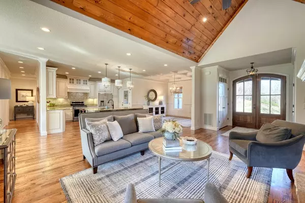 Hiawassee, GA 30546,215 Harmony Lane