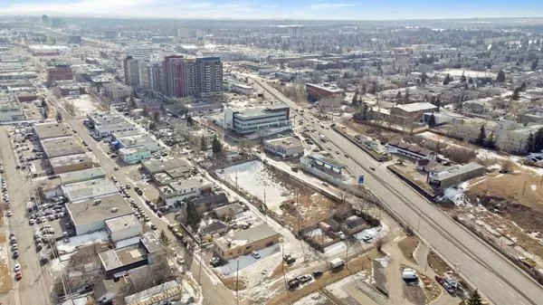 Calgary, AB T2R 0W4,5332 2 ST SW