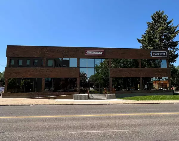 Medicine Hat, AB T1A 8B5,132 4 AVE SE #101