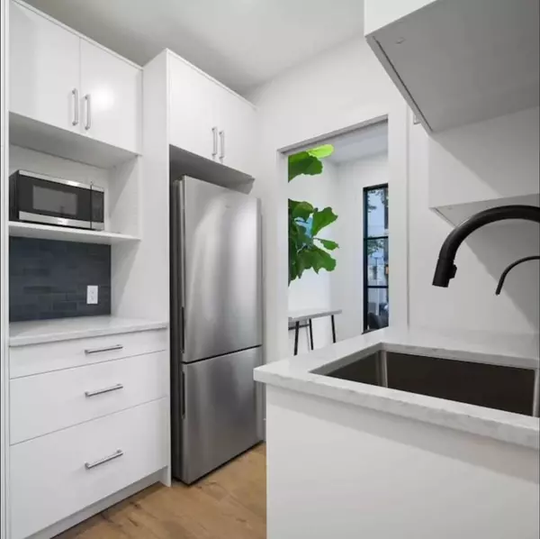 Calgary, AB T2S 0K2,338 24 AVE SW