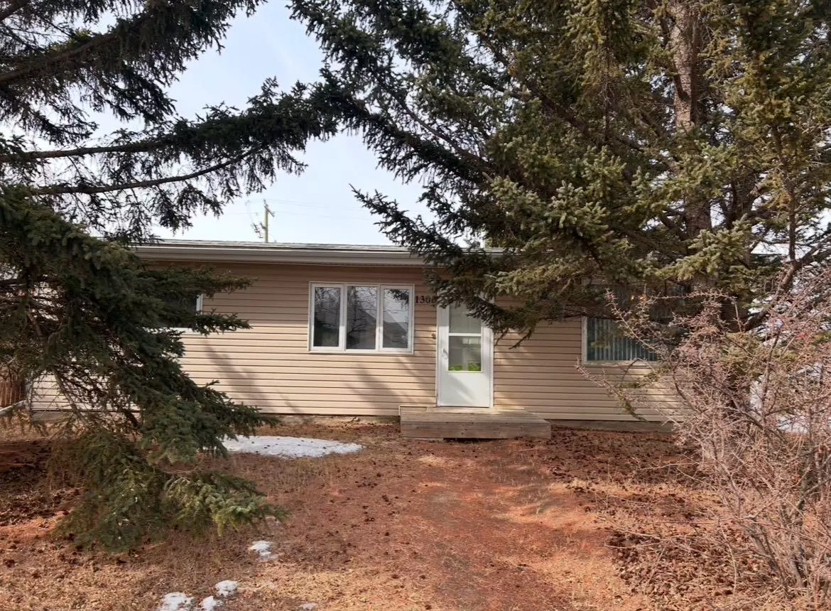 Wainwright, AB T9W 1E9,1306 15 ST