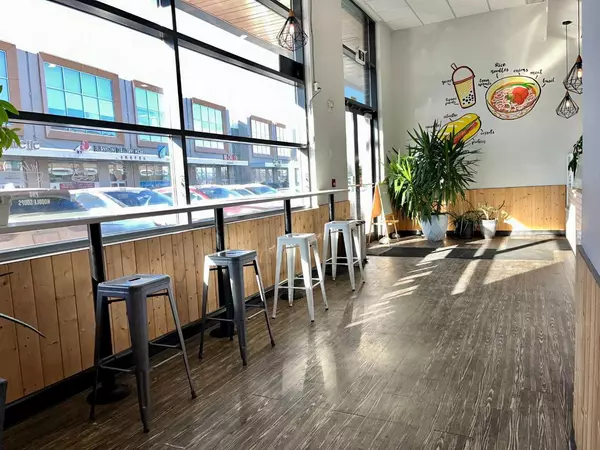 Calgary, AB T3R 0N2,12 Royal Vista WAY NW #2110