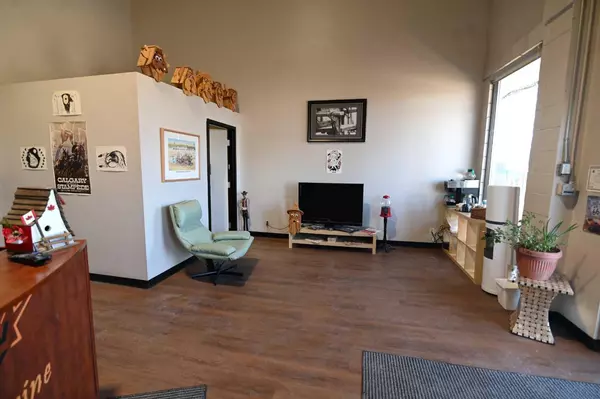 Red Deer, AB T4P 1M5,7419 50 AVE #Bays 4-5