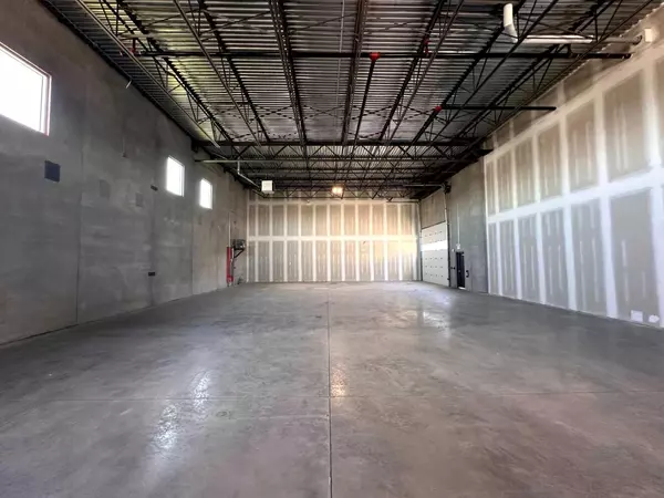 Calgary, AB T2G3C9,4412 9 ST SE #113