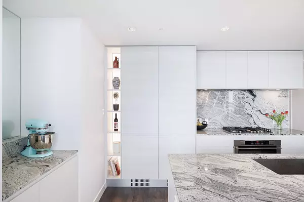 Calgary, AB T2R 1B5,310 12 AVE SW #1608