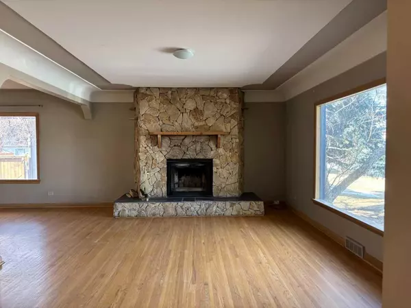 Calgary, AB T2M 4C8,2111 Halifax CRES NW