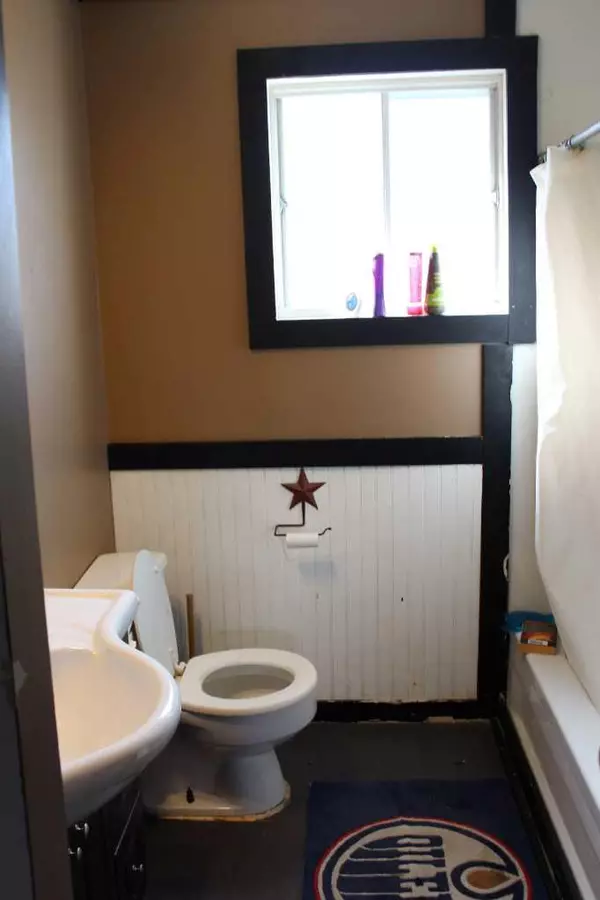 Manning, AB T0H 2M0,316 5th AVE SE