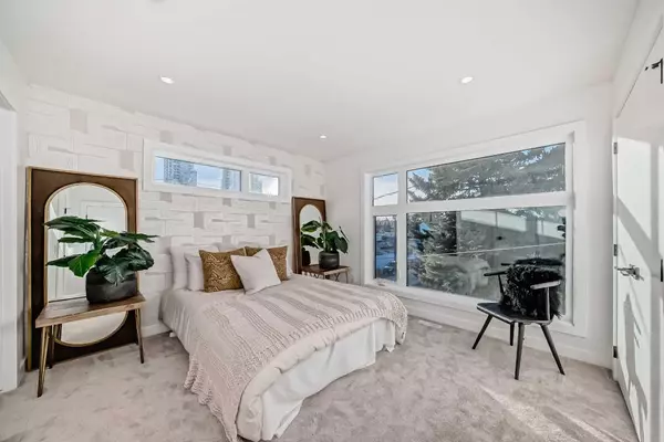 Calgary, AB T3C2Z7,3404 8 AVE #1