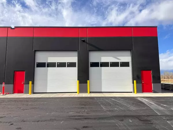 Okotoks, AB T1S5S8,40 Southbank CRES #3