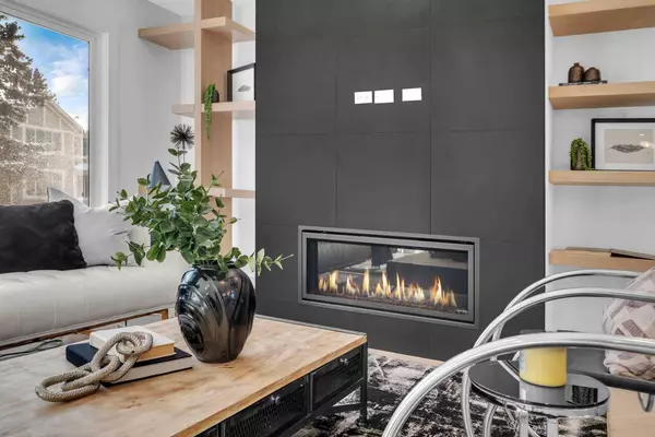 Calgary, AB T3E 5Z6,3623 Logan CRES SW