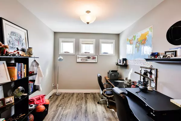 Lethbridge, AB T1J5K8,239 Northlander BND W