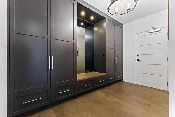 Canmore, AB T1W 0K2,101A Stewart Creek Rise #102