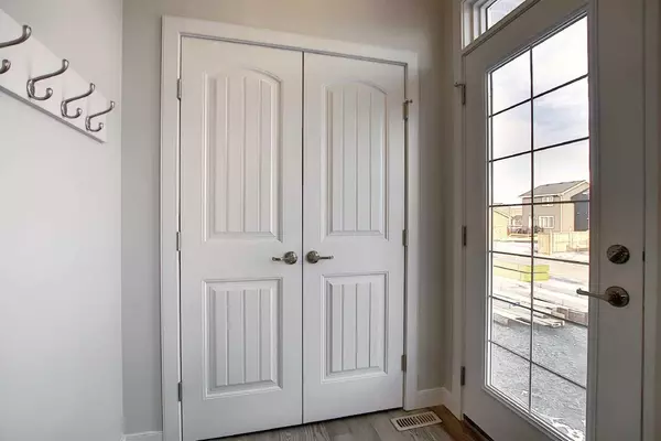 Cochrane, AB T4C 3B8,434 River AVE