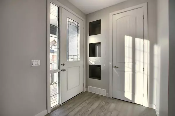 Cochrane, AB T4C 3B8,434 River AVE