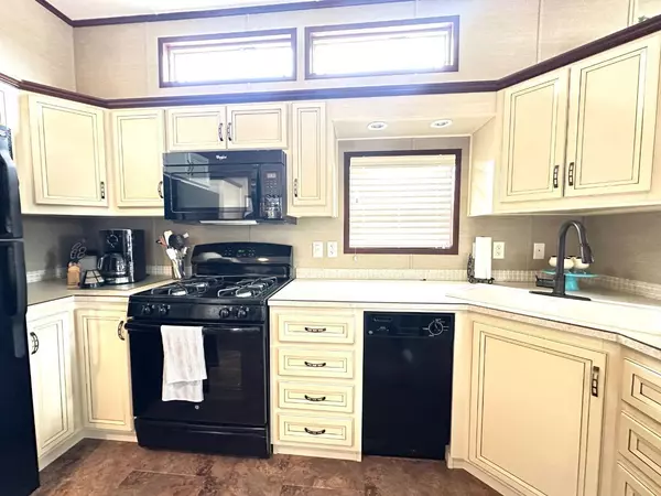 Lac Des Iles, SK S0M 1A0,1115 Oak AVE