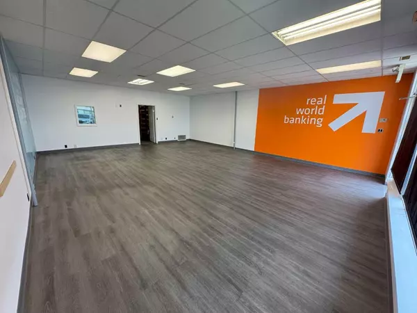 Grande Prairie, AB T8V 2N2,11113 100 ST #101