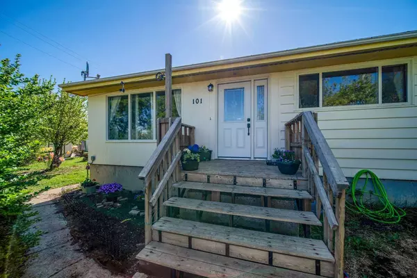 101 11 ST, Wainwright, AB T9W 1G9