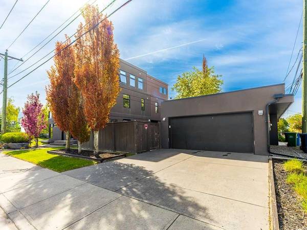 Calgary, AB T2T5J7,2107 23 AVE SW