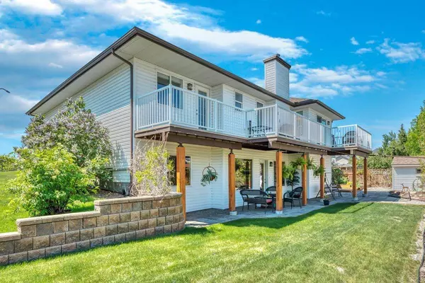 15 Henderson Bay NE, Langdon, AB T1X 2V6