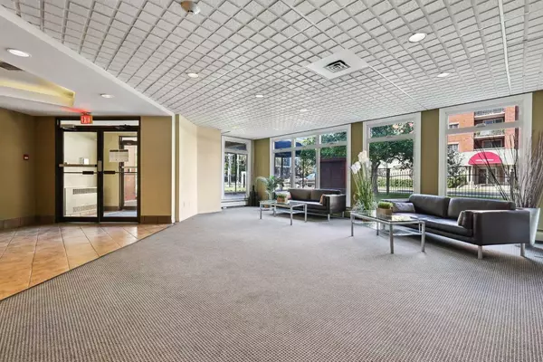 Calgary, AB T2R0Y8,1414 5 ST SW #206