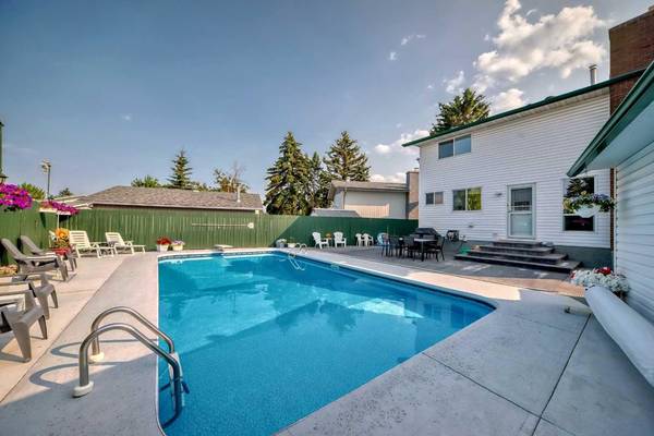 420 Whitehorn PL NE, Calgary, AB t1y2b1