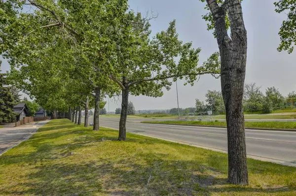 Calgary, AB T2J 5H7,623 Lake Simcoe Close SE