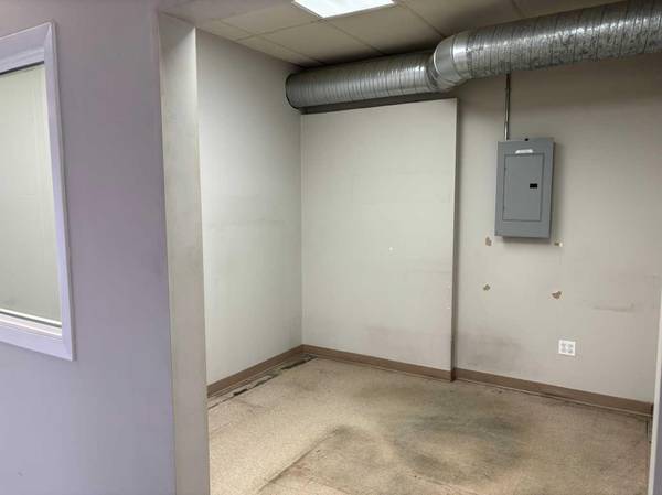 Calgary, AB T2B 2B3,4452 64 AVE SE