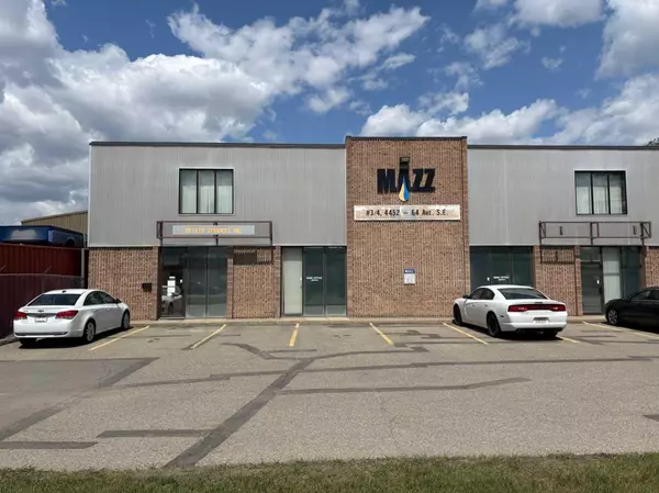 Calgary, AB T2B 2B3,4452 64 AVE SE