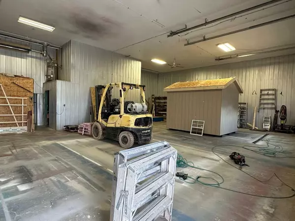 Taber, AB T1G 2C1,6002 60 AVE