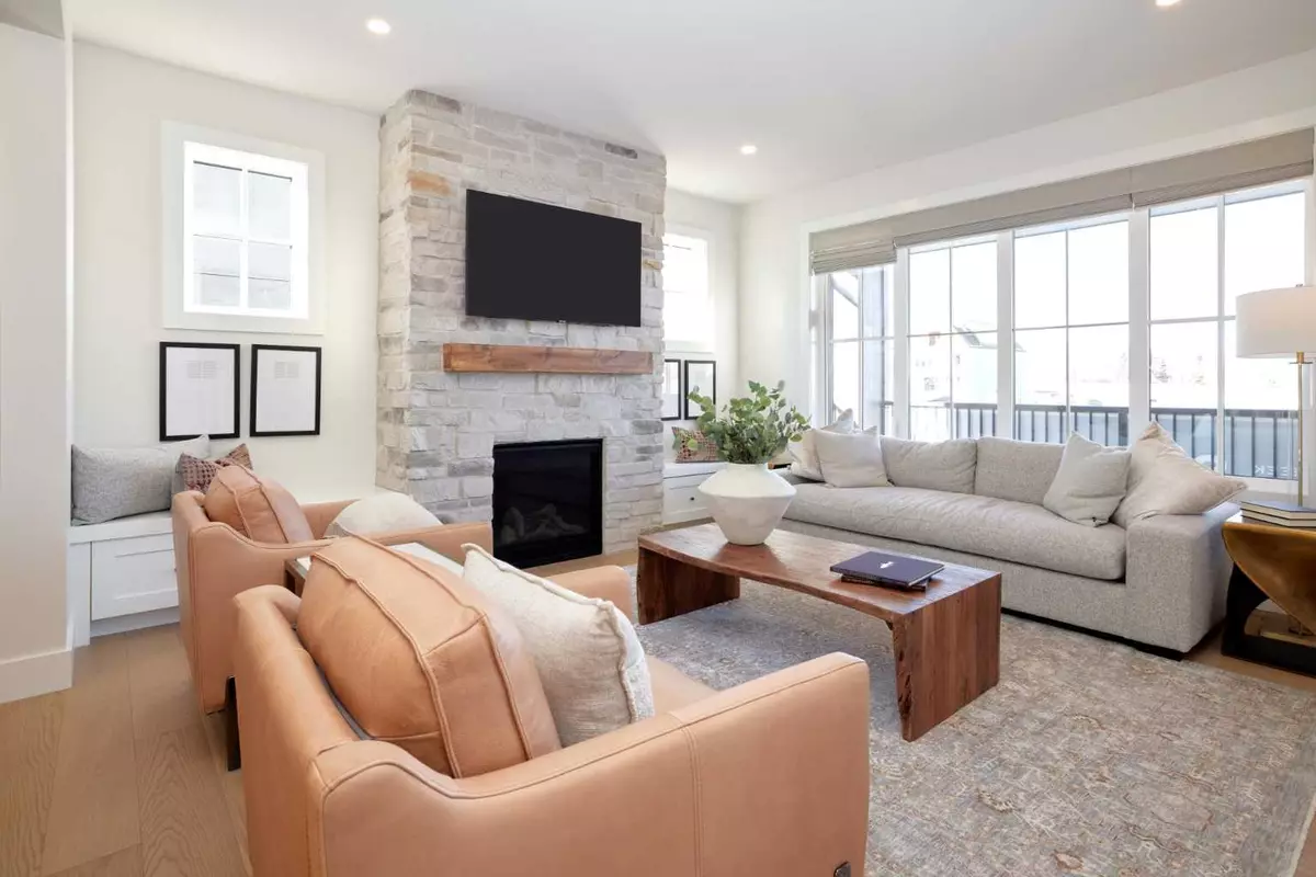 Calgary, AB T3E 8H4,219 Calais DR SW