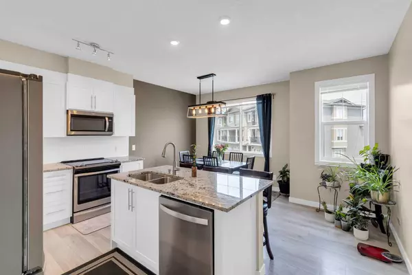 Calgary, AB T3R 0Z8,213 Sage Hill GRV NW