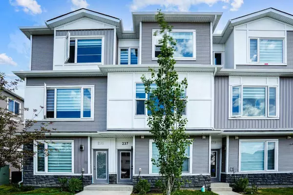 237 Saddlepeace CRES NE, Calgary, AB T3J5S6